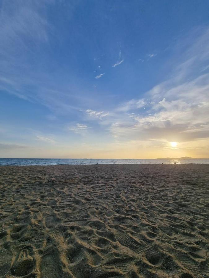 Kaneang Apartment-กันเองอพาร์ทเมนท์ Pantai Jomtien Luaran gambar